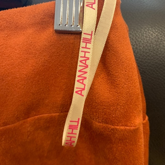 Alannah Hill lined size 8 skirt in rusty suede-look with appliqué flower detail - Picture 3 of 12